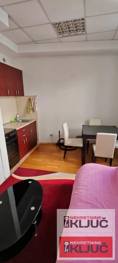 Dvosoban stan 42 m² u centru Novog Sada, 5. sprat 9