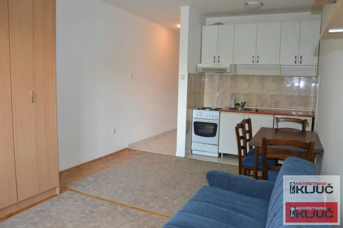 Garsonjera 26 m², Grbavica, Novi Sad, 2. sprat 4
