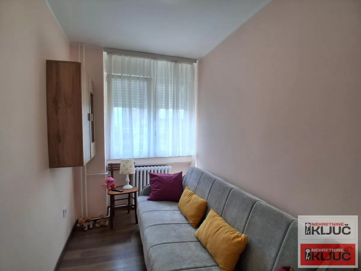 Trosoban stan, 76 m², Socijalno, Novi Sad, Namešten 11