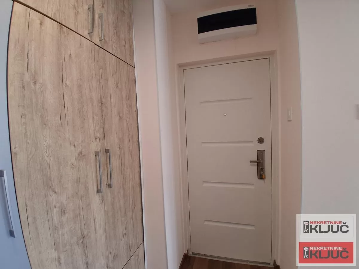 Trosoban stan, 76 m², Socijalno, Novi Sad, Namešten 13
