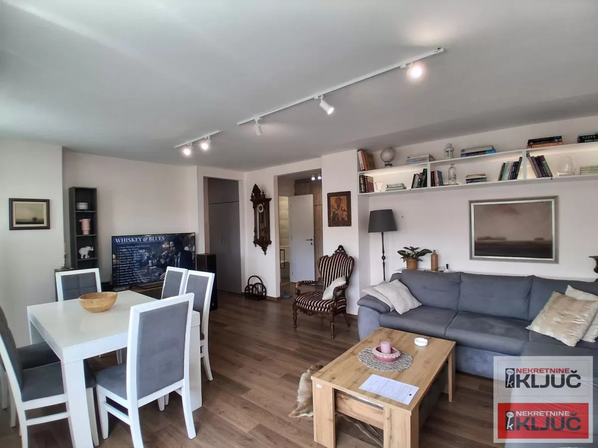 Trosoban stan, 76 m², Socijalno, Novi Sad, Namešten 2