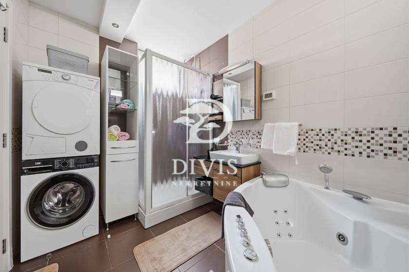 Luks kuća na Dedinju sa dve odvojene celine  513m2 4