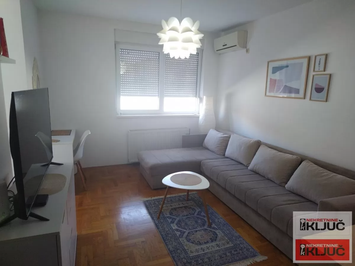 KEJ, Jednosoban stan 24 m², 1. sprat, Namešten 1