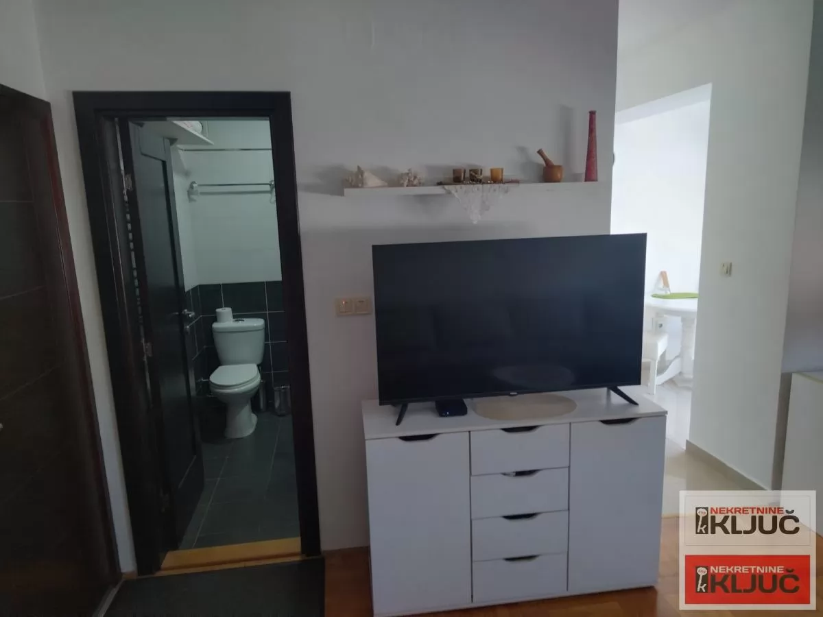 KEJ, Jednosoban stan 24 m², 1. sprat, Namešten 8