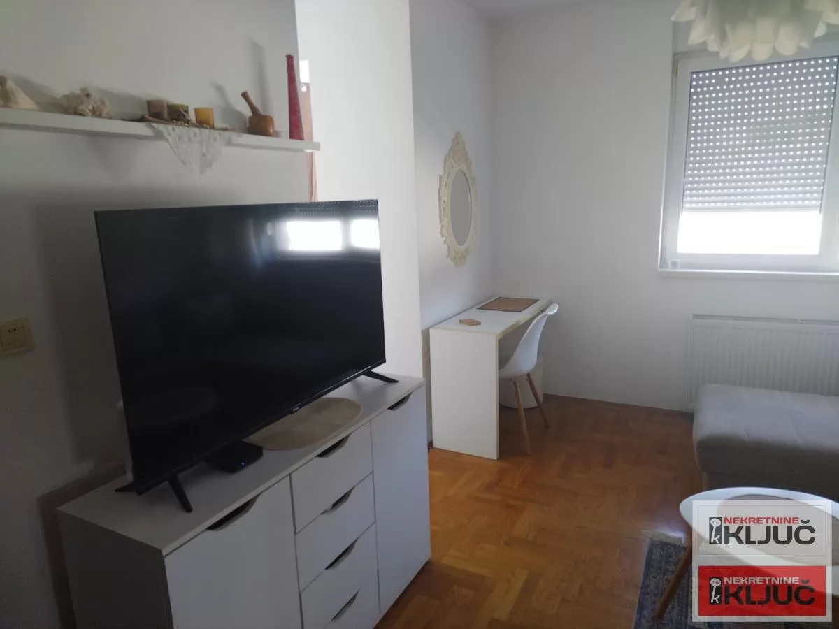 KEJ, Jednosoban stan 24 m², 1. sprat, Namešten 9