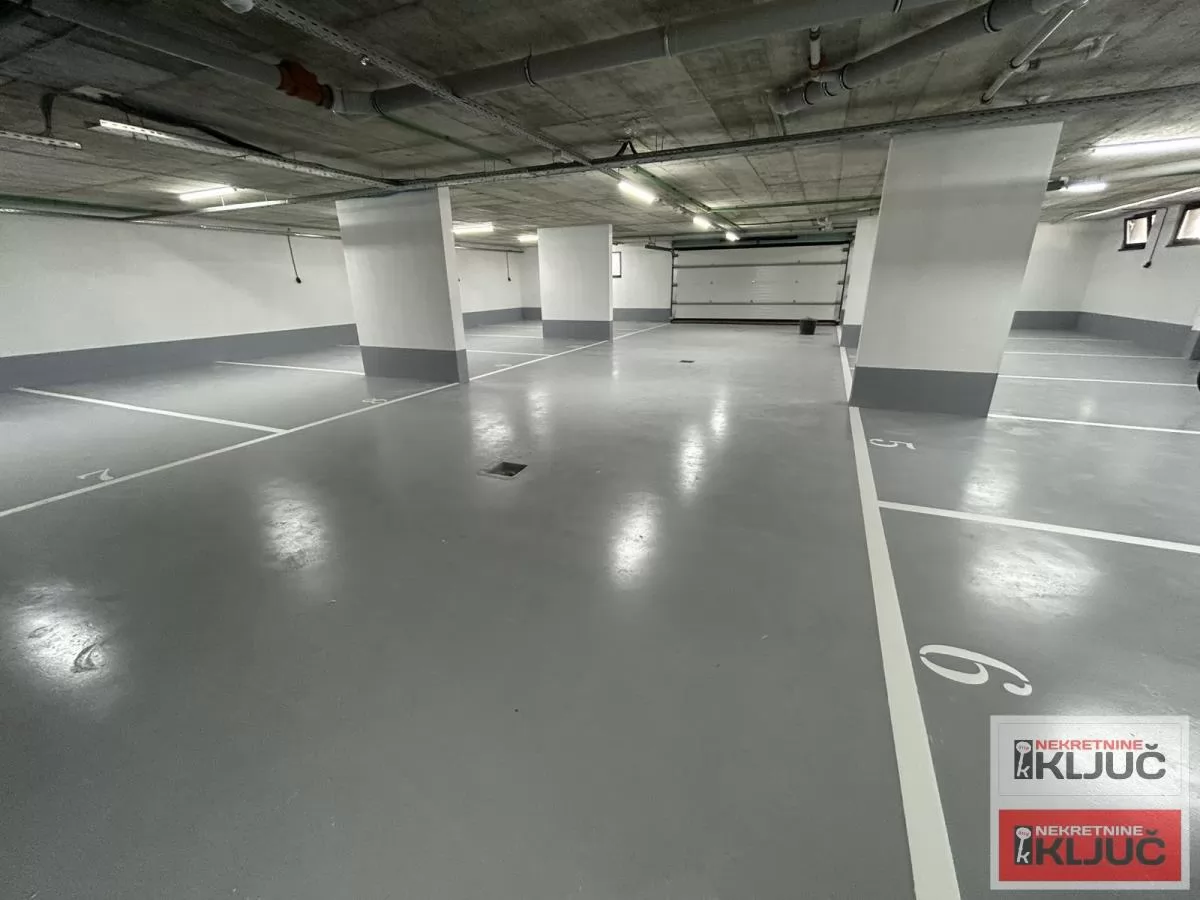 PETROVARADIN, 90m2+dvorište, Četvorosoban sa pdv, Garažno mesto 16