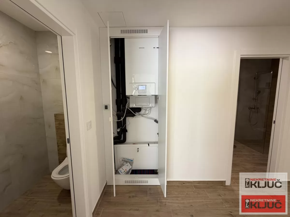 PETROVARADIN, 90m2+dvorište, Četvorosoban sa pdv, Garažno mesto 9