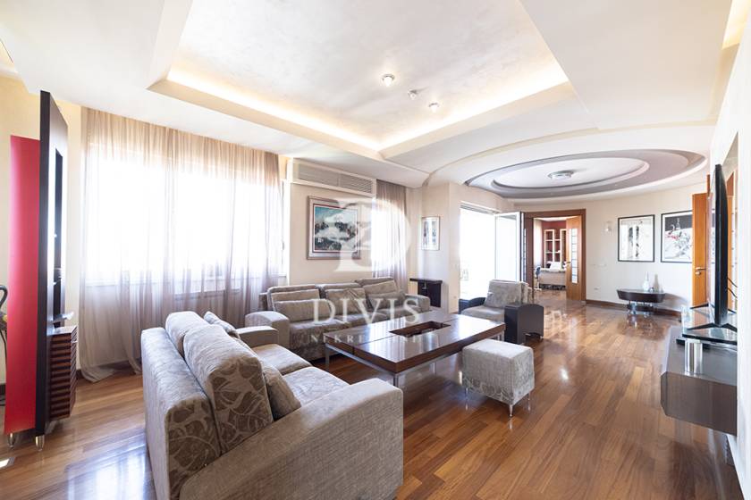 Luks renoviran 3 0 stan na Banovom brdu  150m2 1