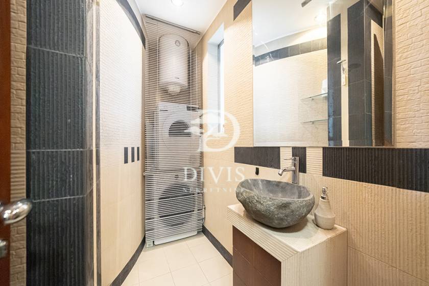 Luks renoviran 3 0 stan na Banovom brdu  150m2 4
