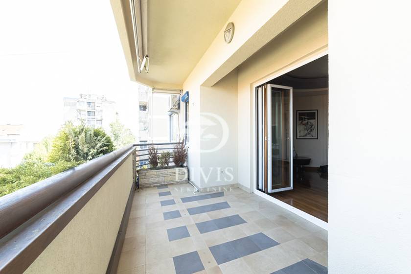 Luks renoviran 3 0 stan na Banovom brdu  150m2 5