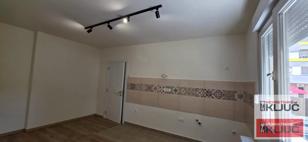 SAJMIŠTE, Jednoiposoban stan 37 m², Renoviran 1