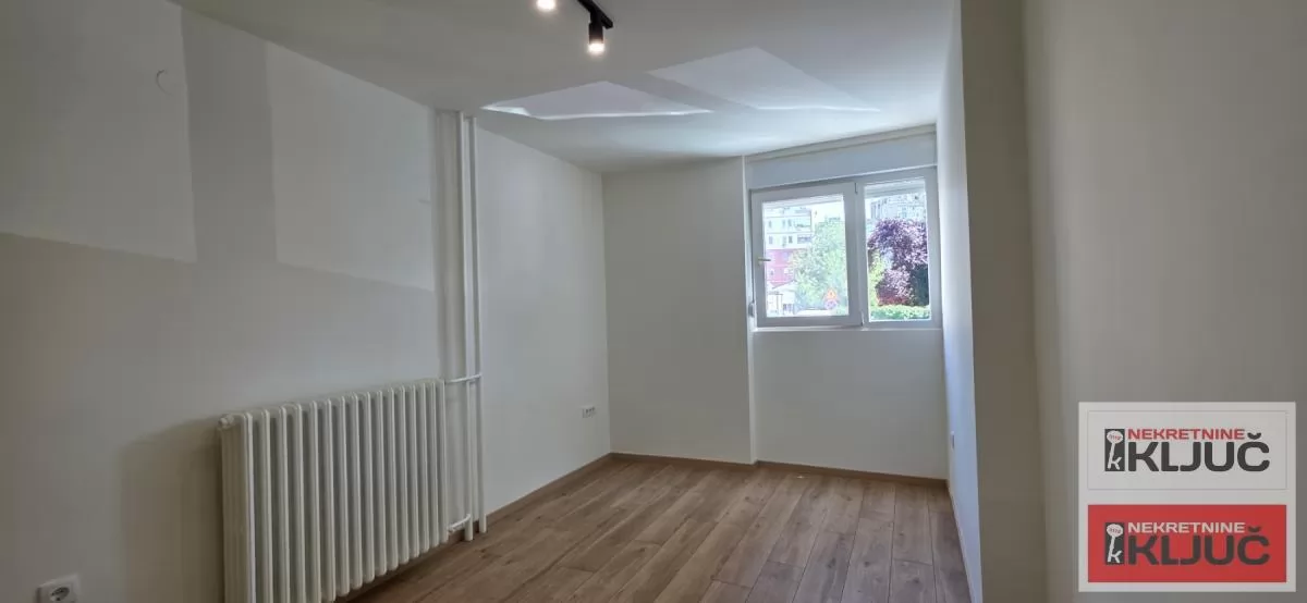 SAJMIŠTE, Jednoiposoban stan 37 m², Renoviran 2