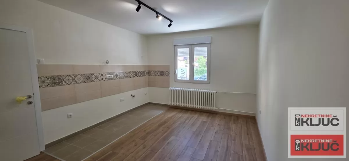 SAJMIŠTE, Jednoiposoban stan 37 m², Renoviran 3