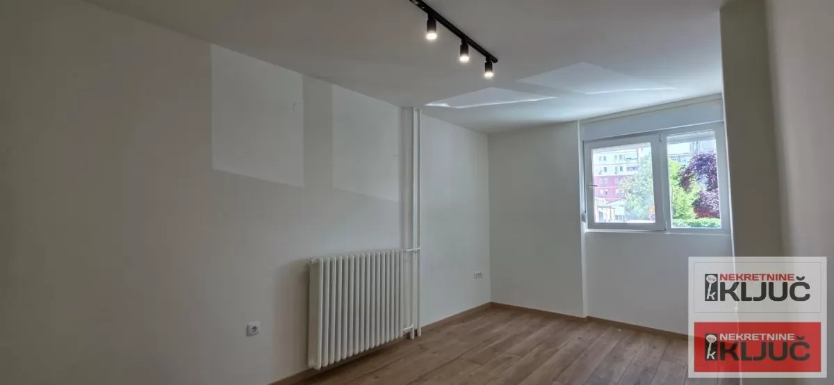 SAJMIŠTE, Jednoiposoban stan 37 m², Renoviran 4