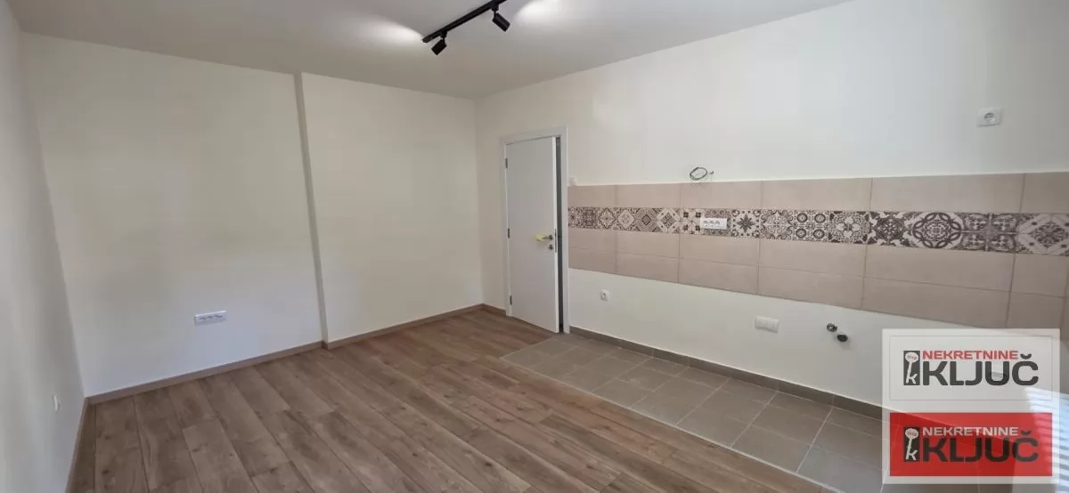 SAJMIŠTE, Jednoiposoban stan 37 m², Renoviran 5