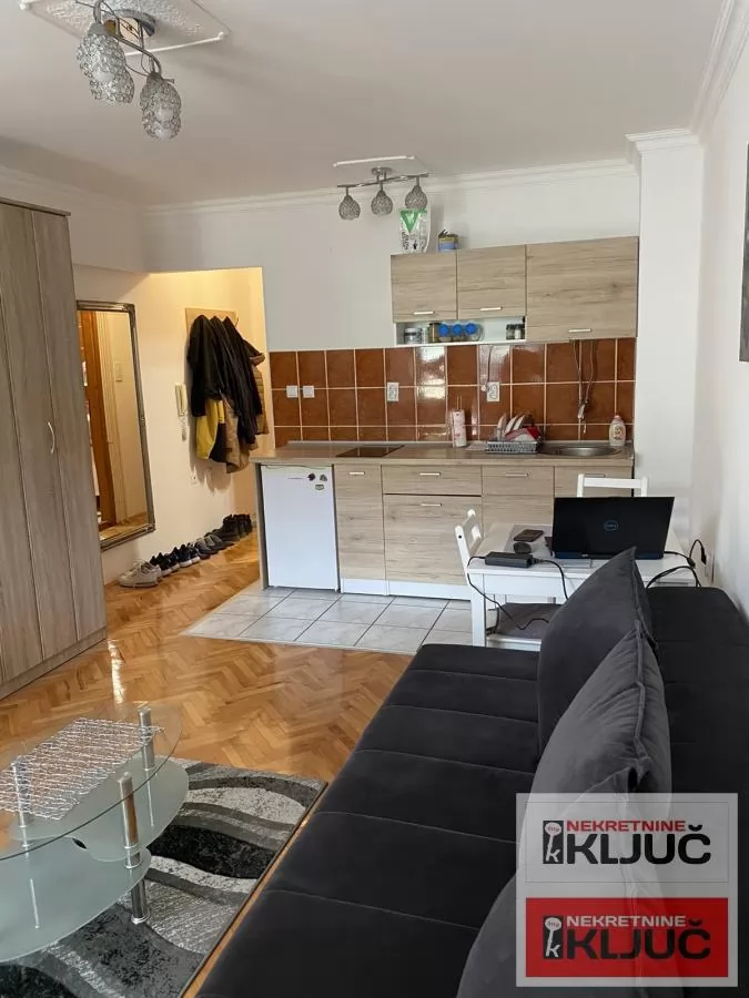 Garsonjera 28 m², Socijalno, Novi Sad, 2. sprat 1