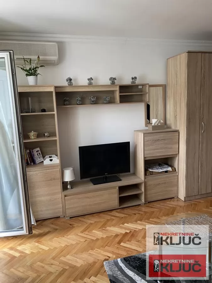 Garsonjera 28 m², Socijalno, Novi Sad, 2. sprat 2