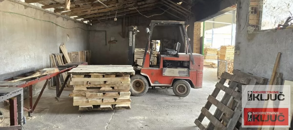 RUMENKA IZDAJE SE POSLOVNO-SKLADIŠNI KOMPLEKS-HALA 11