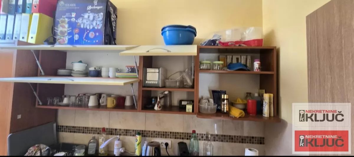 RUMENKA IZDAJE SE POSLOVNO-SKLADIŠNI KOMPLEKS-HALA 12