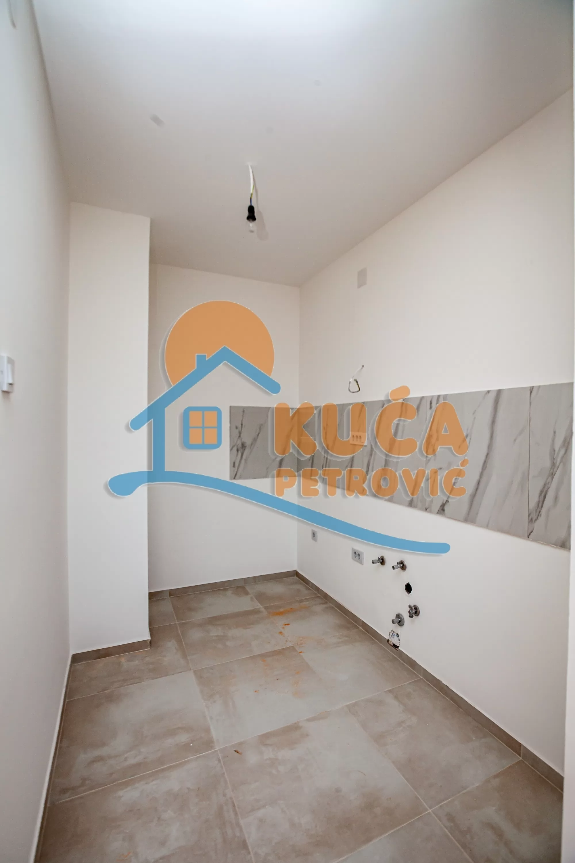 Trosoban stan, 76.5 m2, Pantelej, Gornjomatejevačka ID: p-016904 5