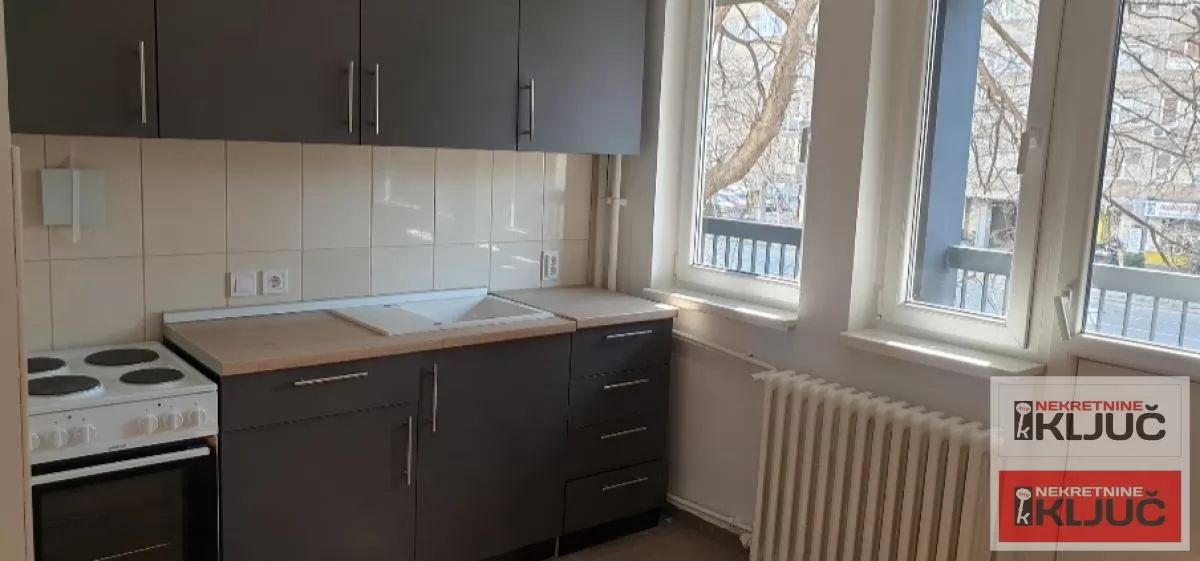 BULEVAR IZDAJE SE DVOSOBAN STAN ZA STANOVANJE ILI POSLOVNE DELATNOSTI 1