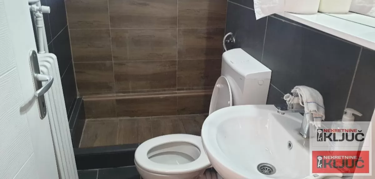 BULEVAR IZDAJE SE DVOSOBAN STAN ZA STANOVANJE ILI POSLOVNE DELATNOSTI 10
