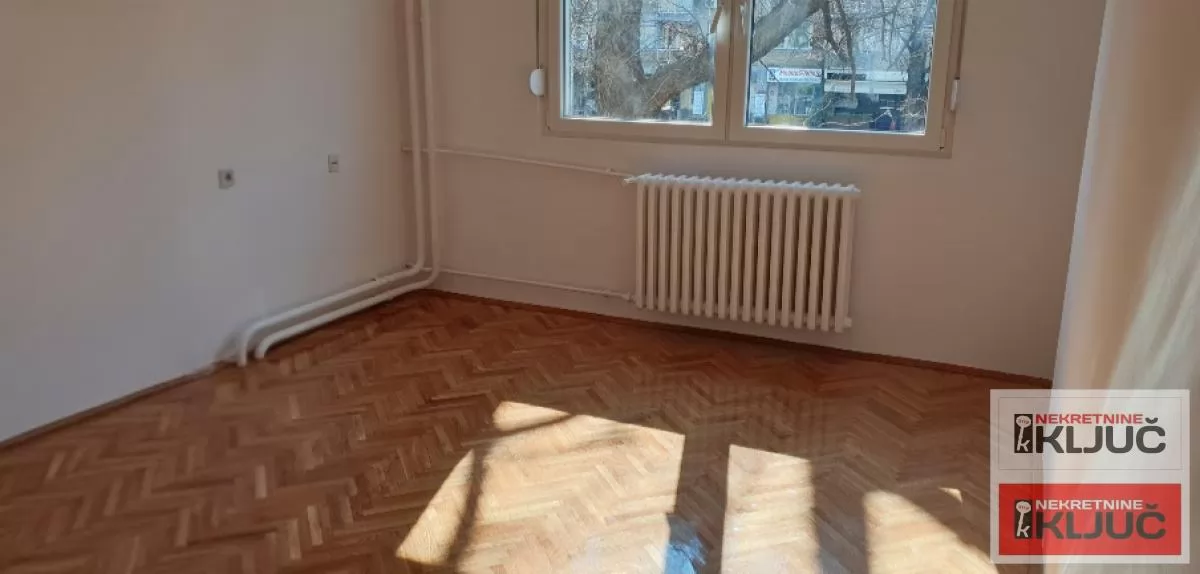 BULEVAR IZDAJE SE DVOSOBAN STAN ZA STANOVANJE ILI POSLOVNE DELATNOSTI 11