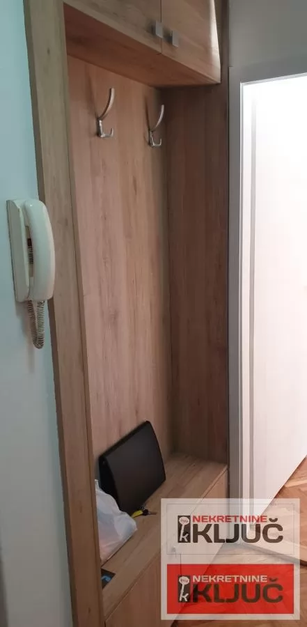 BULEVAR IZDAJE SE DVOSOBAN STAN ZA STANOVANJE ILI POSLOVNE DELATNOSTI 13