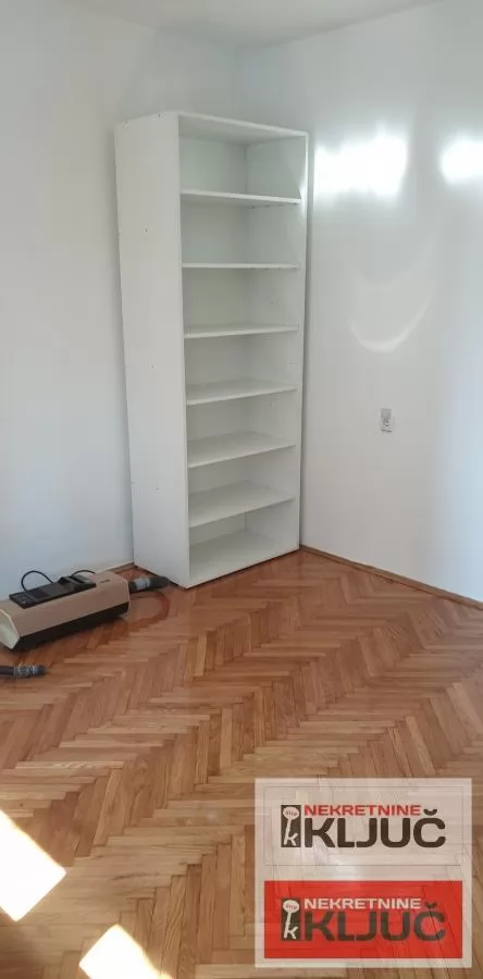 BULEVAR IZDAJE SE DVOSOBAN STAN ZA STANOVANJE ILI POSLOVNE DELATNOSTI 16