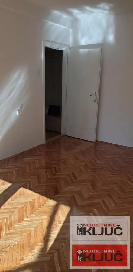 BULEVAR IZDAJE SE DVOSOBAN STAN ZA STANOVANJE ILI POSLOVNE DELATNOSTI 5
