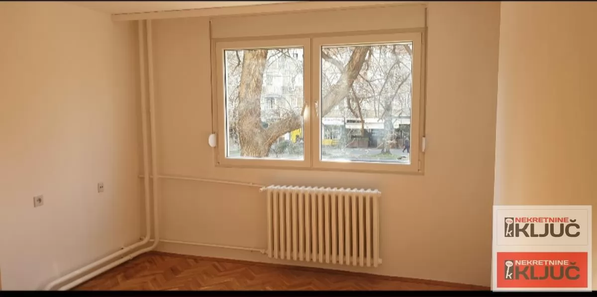 BULEVAR IZDAJE SE DVOSOBAN STAN ZA STANOVANJE ILI POSLOVNE DELATNOSTI 7
