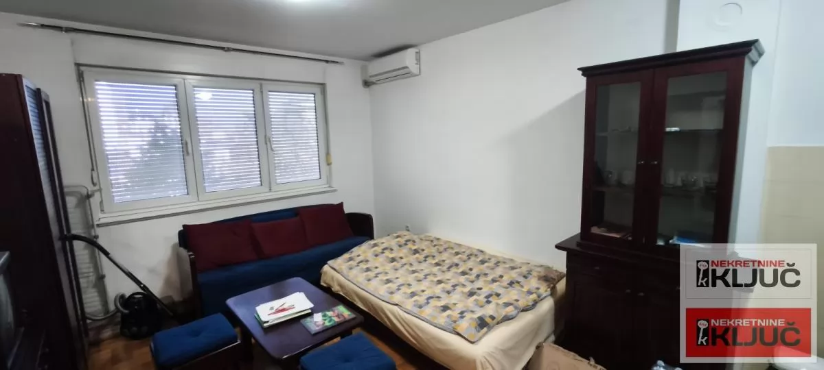 Garsonjera u Grbavici, Novi Sad, 27 m², 1. sprat 2