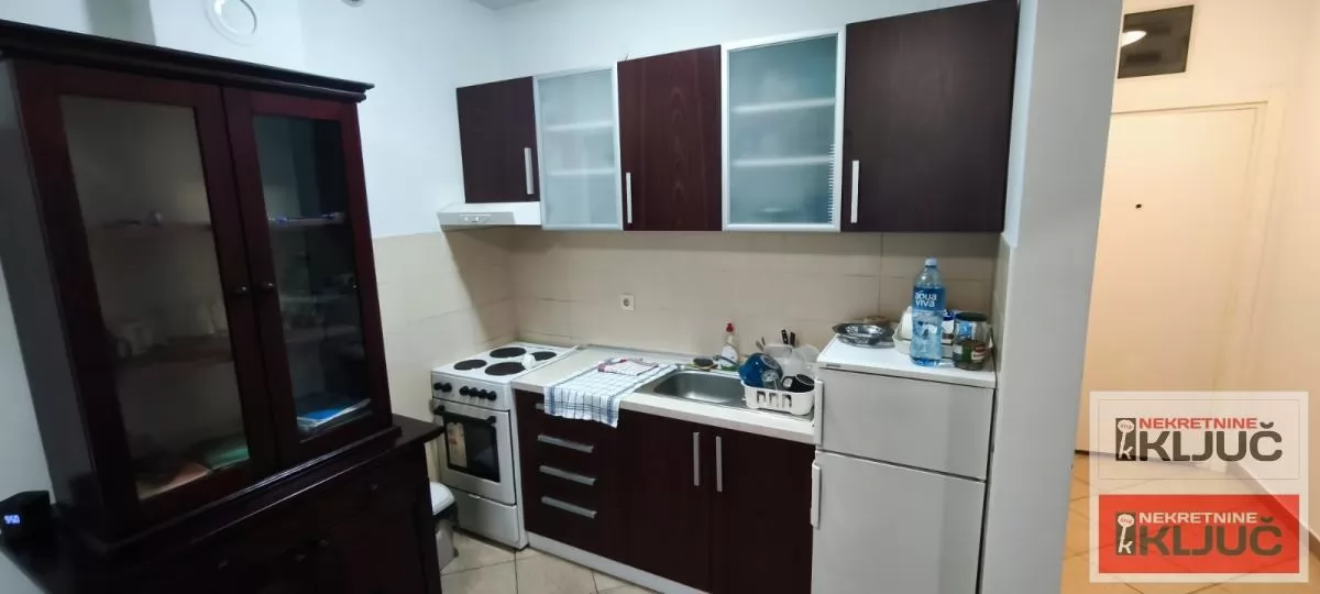 Garsonjera u Grbavici, Novi Sad, 27 m², 1. sprat 6