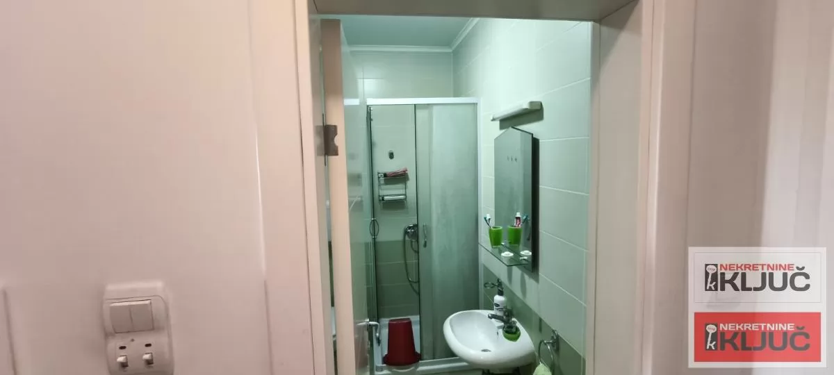 Garsonjera u Grbavici, Novi Sad, 27 m², 1. sprat 8