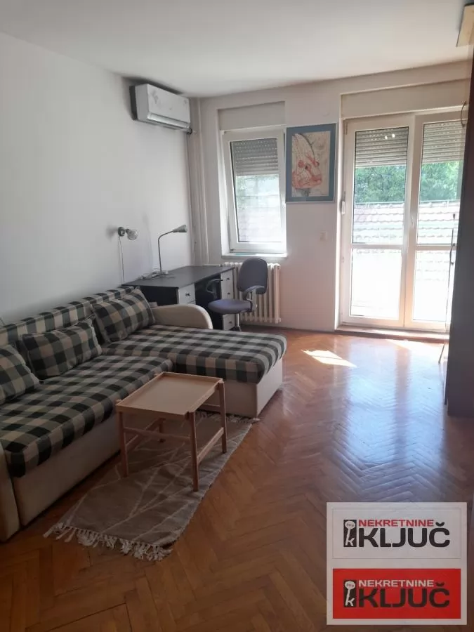 Garsonjera na Grbavici, 29 m², 2. sprat 1