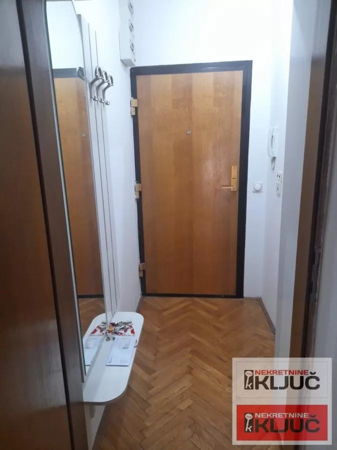 Garsonjera na Grbavici, 29 m², 2. sprat 4