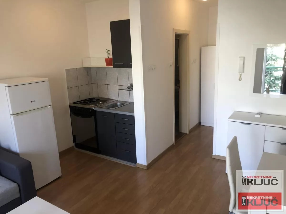 Jednosoban stan 28 m², Socijalno, Novi Sad, 1. sprat 6