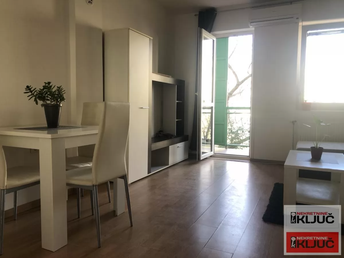Jednosoban stan 28 m², Socijalno, Novi Sad, 1. sprat 9