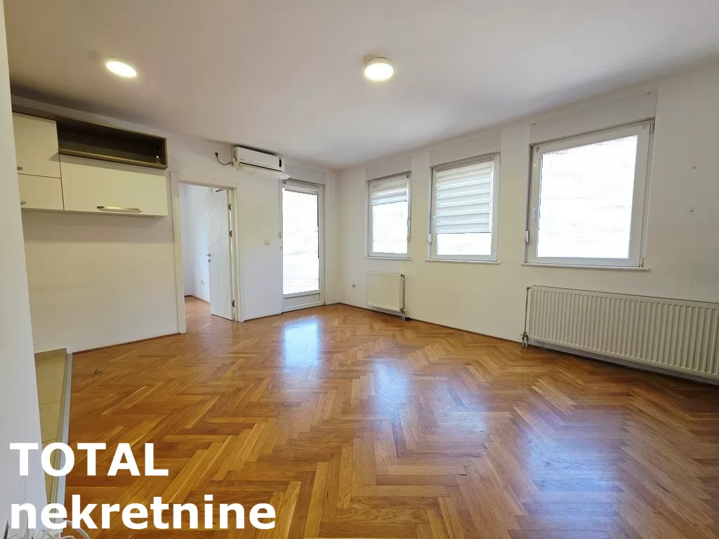 Stan,NOVI SAD,BULEVAR,kv: 83.00, € 215800, ID: 1102871 1