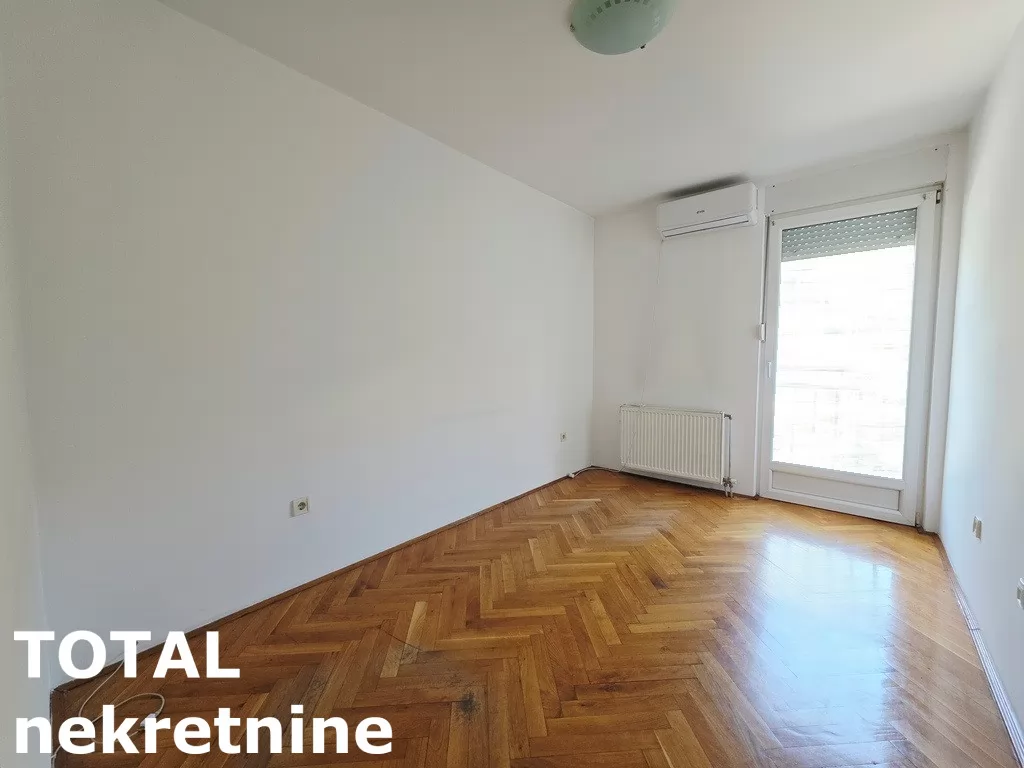 Stan,NOVI SAD,BULEVAR,kv: 83.00, € 215800, ID: 1102871 11
