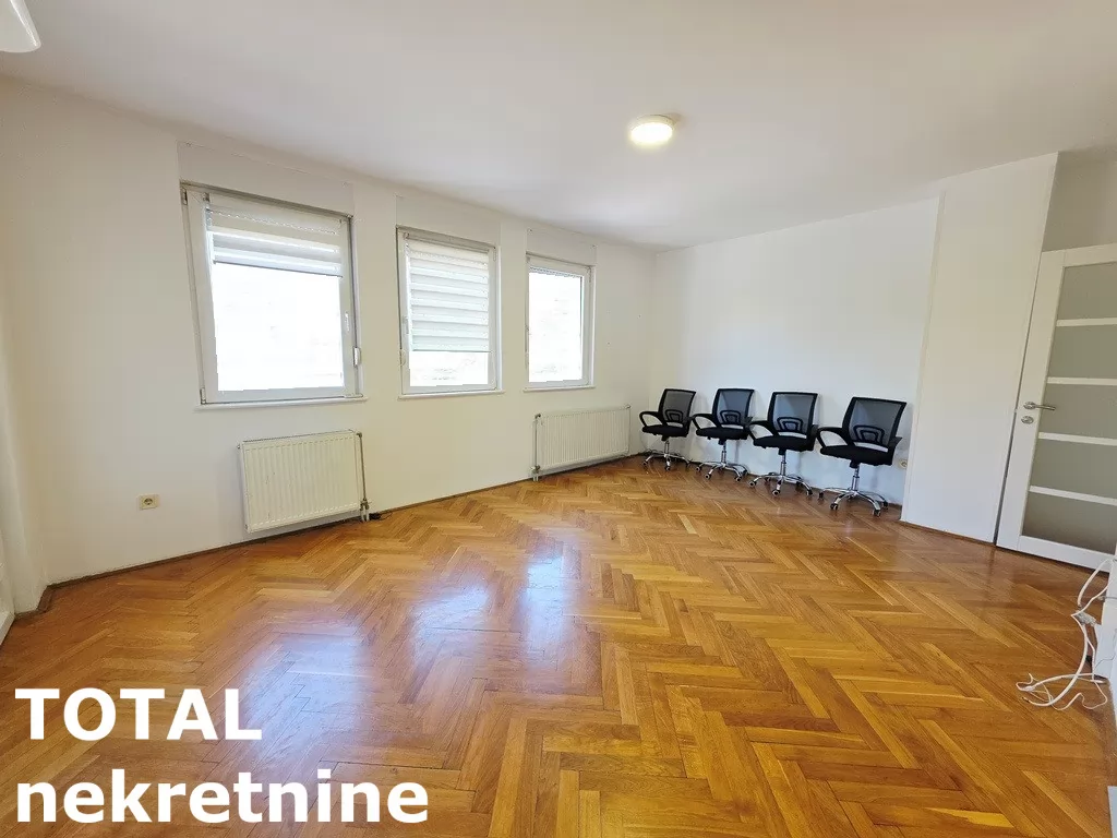 Stan,NOVI SAD,BULEVAR,kv: 83.00, € 215800, ID: 1102871 2