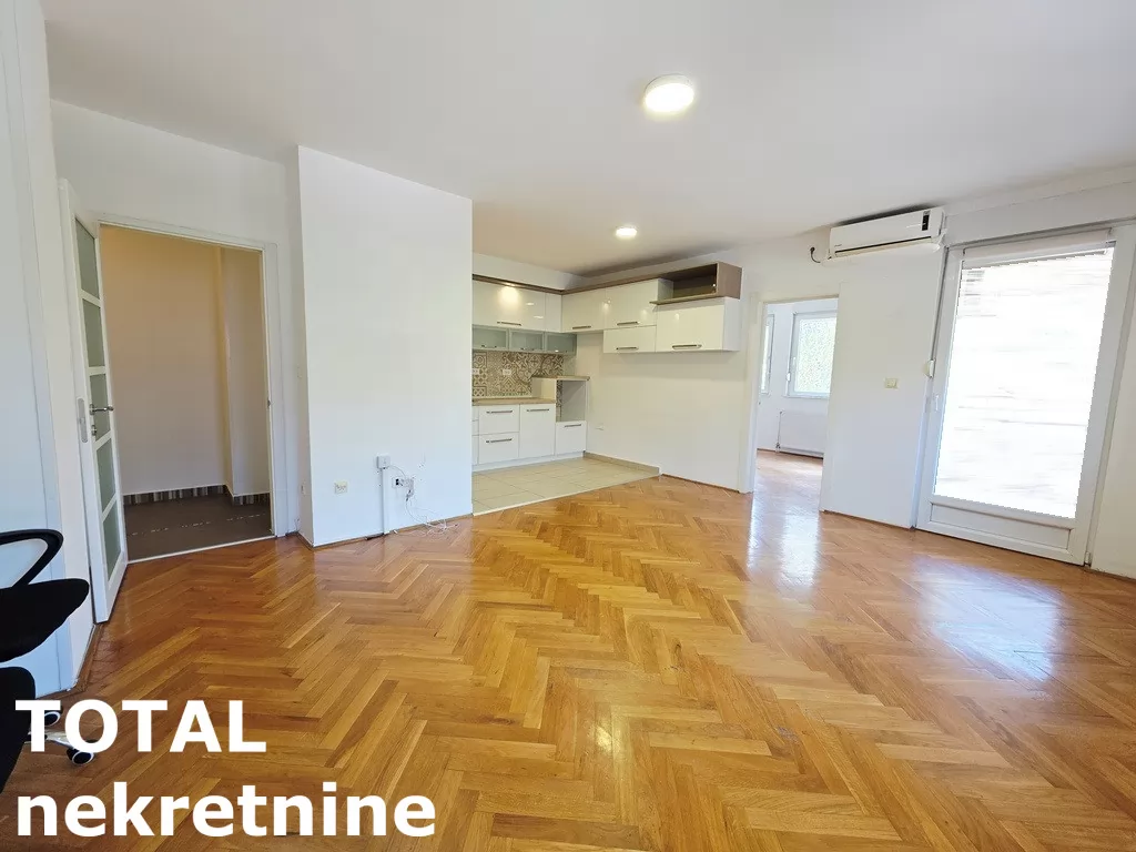 Stan,NOVI SAD,BULEVAR,kv: 83.00, € 215800, ID: 1102871 3