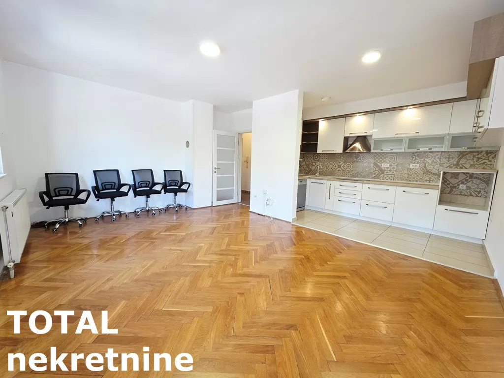 Stan,NOVI SAD,BULEVAR,kv: 83.00, € 215800, ID: 1102871 4