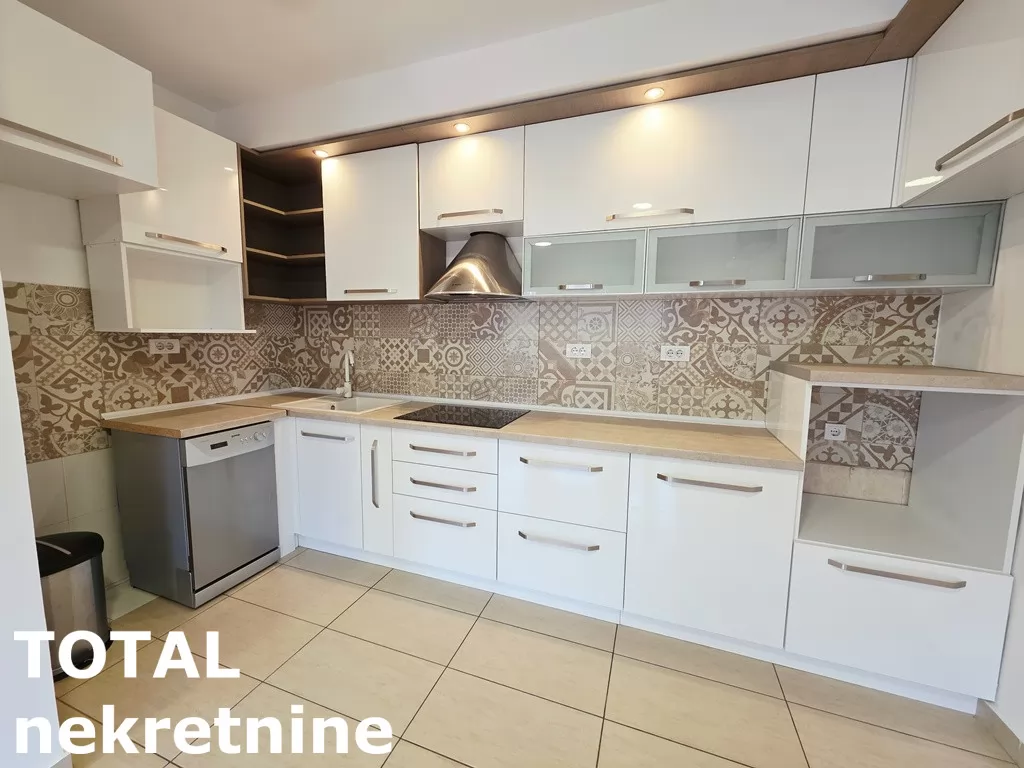 Stan,NOVI SAD,BULEVAR,kv: 83.00, € 215800, ID: 1102871 5