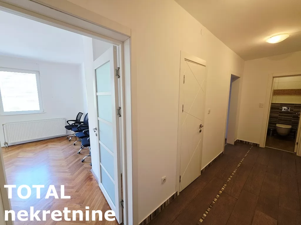 Stan,NOVI SAD,BULEVAR,kv: 83.00, € 215800, ID: 1102871 8