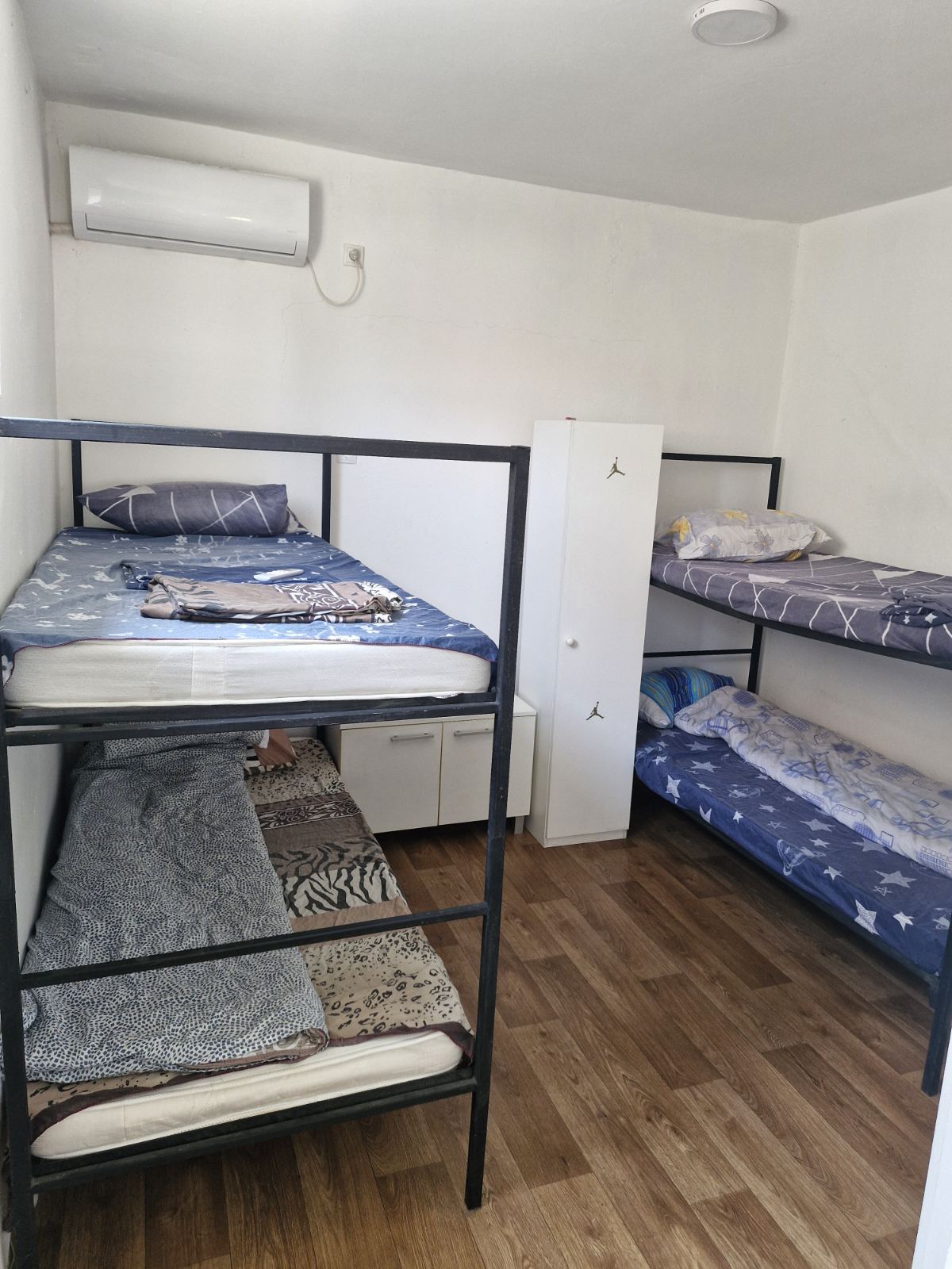 Izdajem smestaj za radnike u Dobanovcima 3