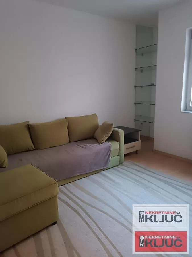 CENTAR IZDAJE SE JEDNOIPOSOBAN NAMEŠTEN STAN 1