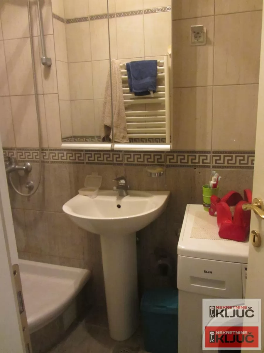 CENTAR IZDAJE SE JEDNOIPOSOBAN NAMEŠTEN STAN 6