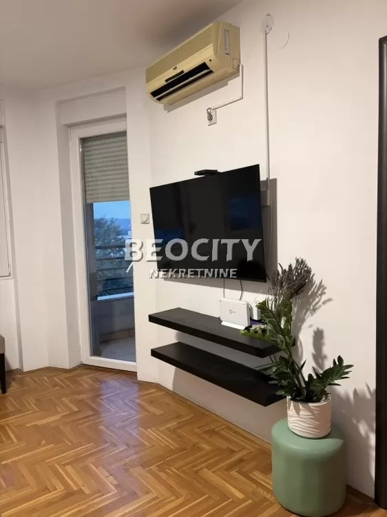 Dvosoban stan, 39 m2, Somborski bulevar, Bulevar Patrijarha Pavla ID: 133864 3