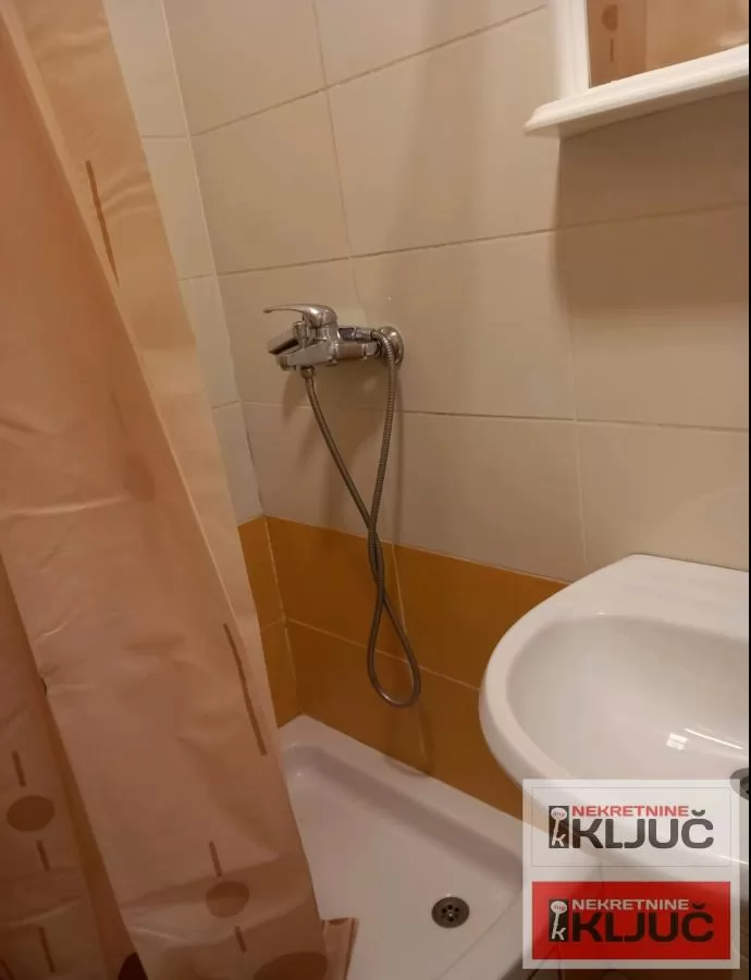 PODBARA IZDAJE SE NAMEŠTENA GARSONJERA 11